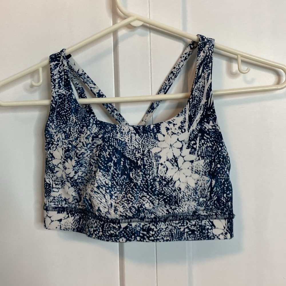 Lululemon Energy Blue and white sports bra - size 4 - Luxtreme